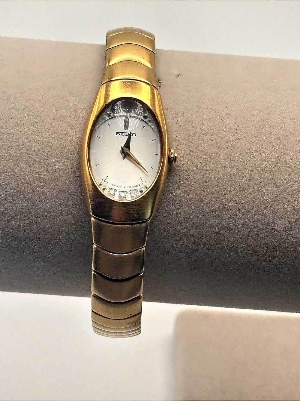 Vintage Seiko Ladies 1N00 Gold Tone Crystal Accent Dress Watch Not Running